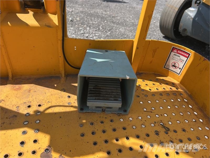 Haulotte HA32CJ 2WD Electric Articulating Boom Lift 曲臂高空作業車