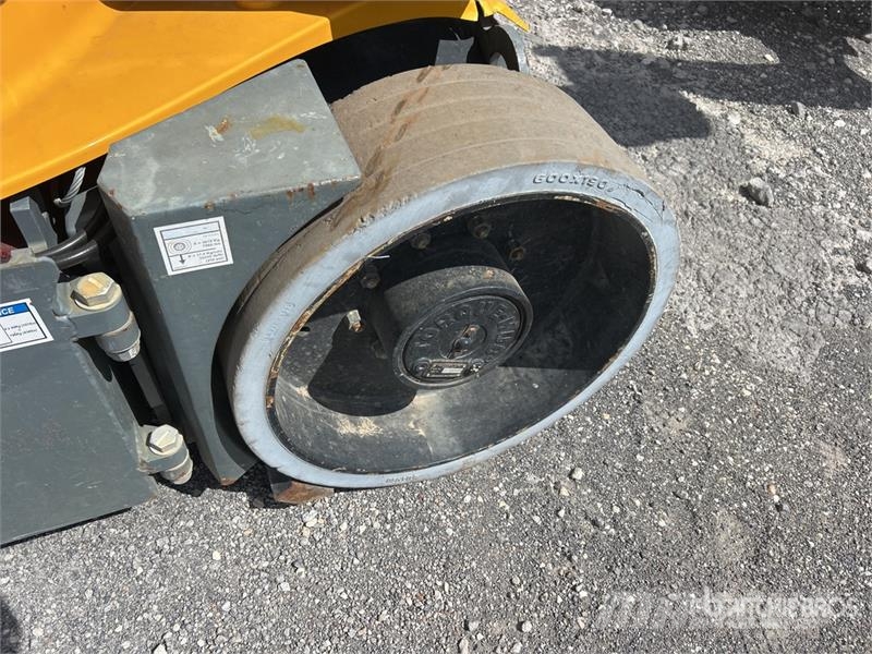 Haulotte HA32CJ 2WD Electric Articulating Boom Lift 曲臂高空作業車