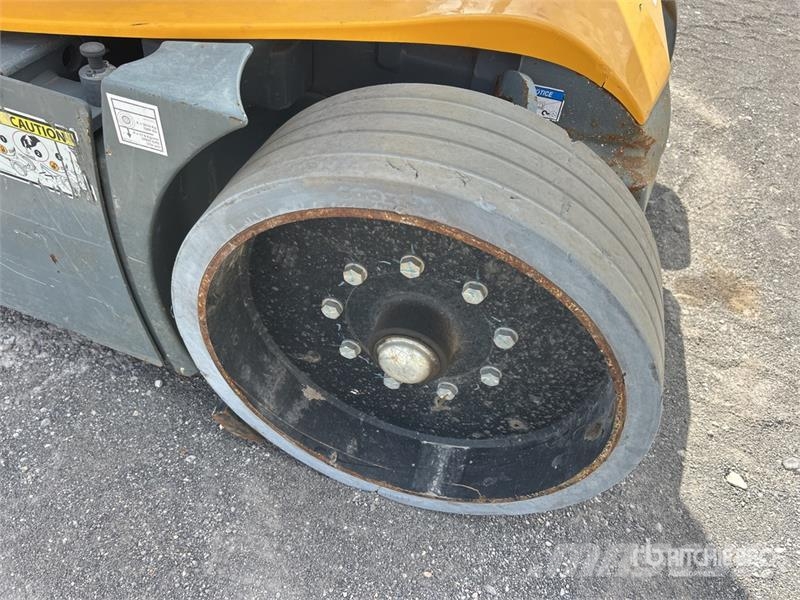 Haulotte HA32CJ 2WD Electric Articulating Boom Lift 曲臂高空作業車