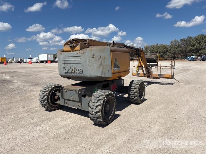 Haulotte HA46 RTJO 4WD Diesel Articulating Boom Lift Karos emelők