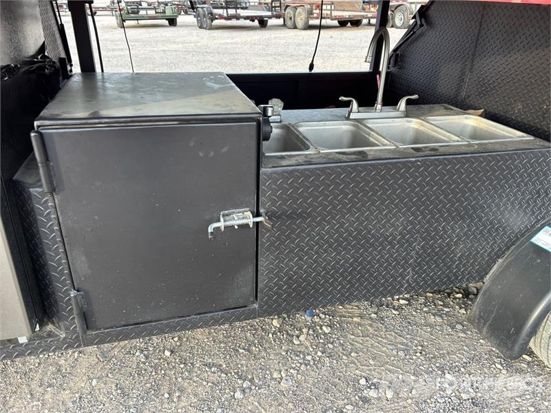  HBT Smokers 15 ft 8 in T/A Food Concession Trailer Citas piekabes