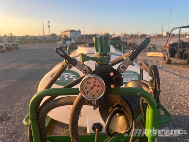 Heavy Bilt 335 S/A Pull-Type Sprayer Trailed sprayers