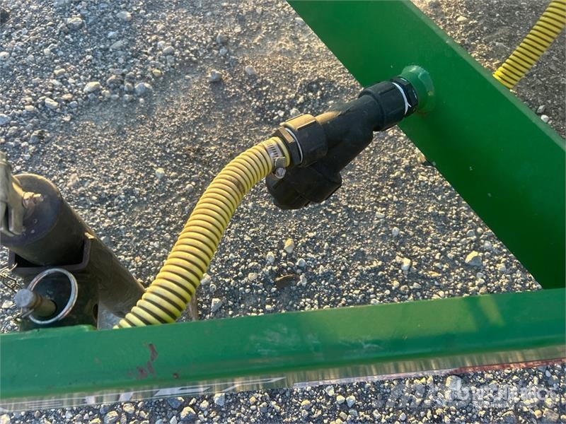 Heavy Bilt 335 S/A Pull-Type Sprayer Trailed sprayers