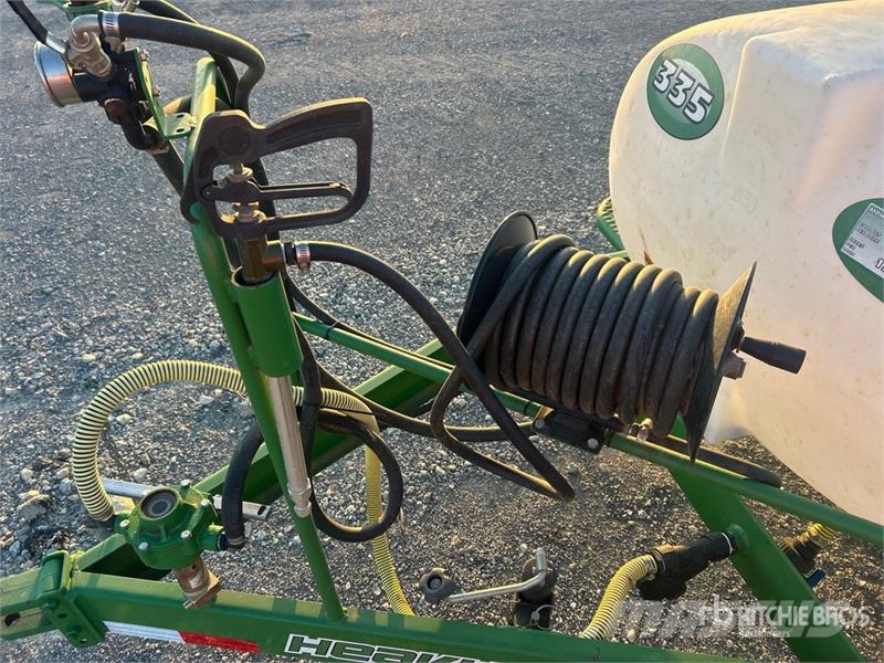 Heavy Bilt 335 S/A Pull-Type Sprayer Trailed sprayers