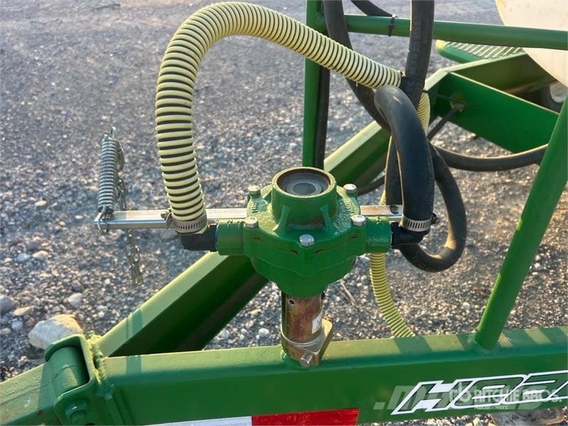 Heavy Bilt 335 S/A Pull-Type Sprayer Trailed sprayers