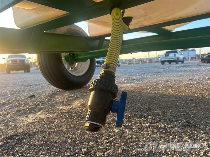 Heavy Bilt 335 S/A Pull-Type Sprayer Trailed sprayers