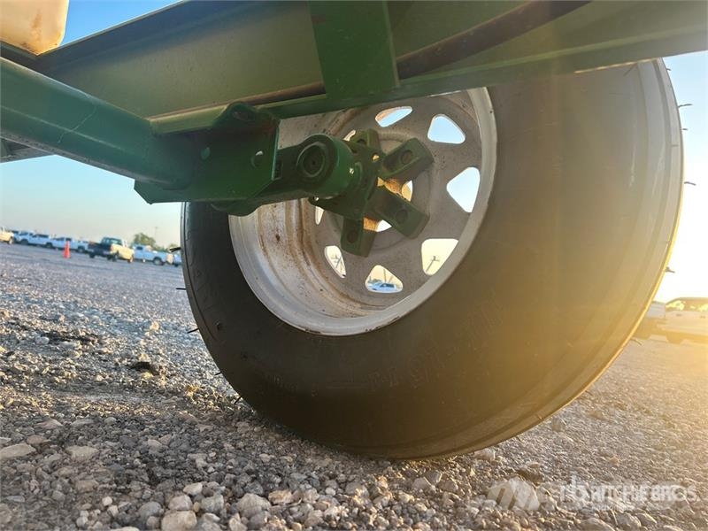 Heavy Bilt 335 S/A Pull-Type Sprayer Trailed sprayers