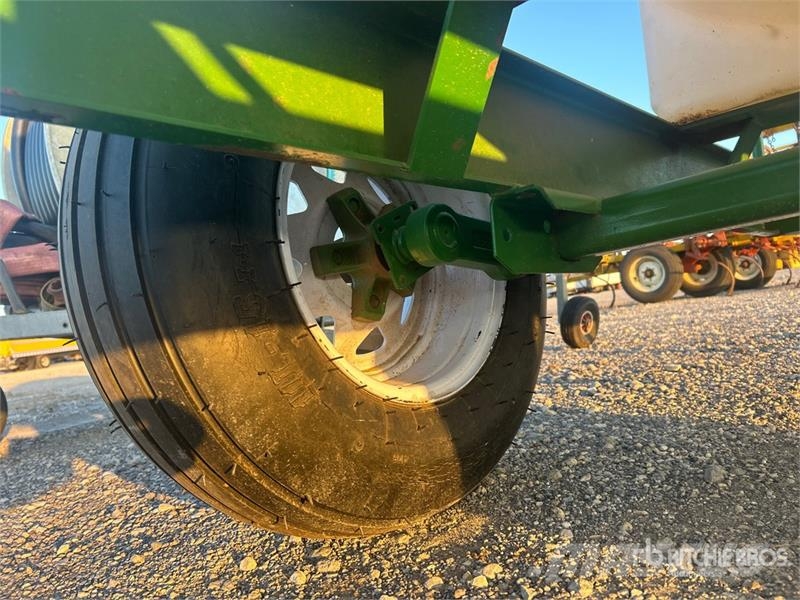 Heavy Bilt 335 S/A Pull-Type Sprayer Trailed sprayers