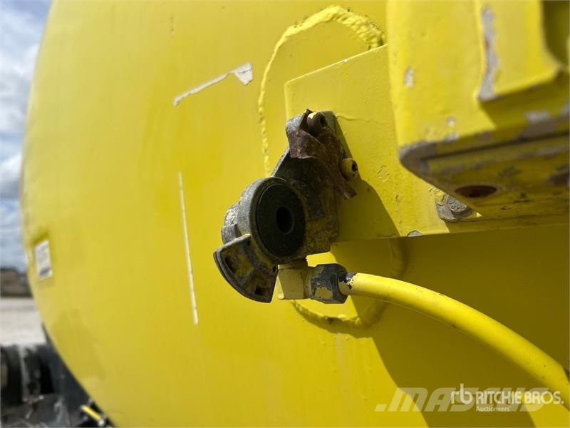 Heil 8000 gal T/A Tanker Trailer Autocisternas