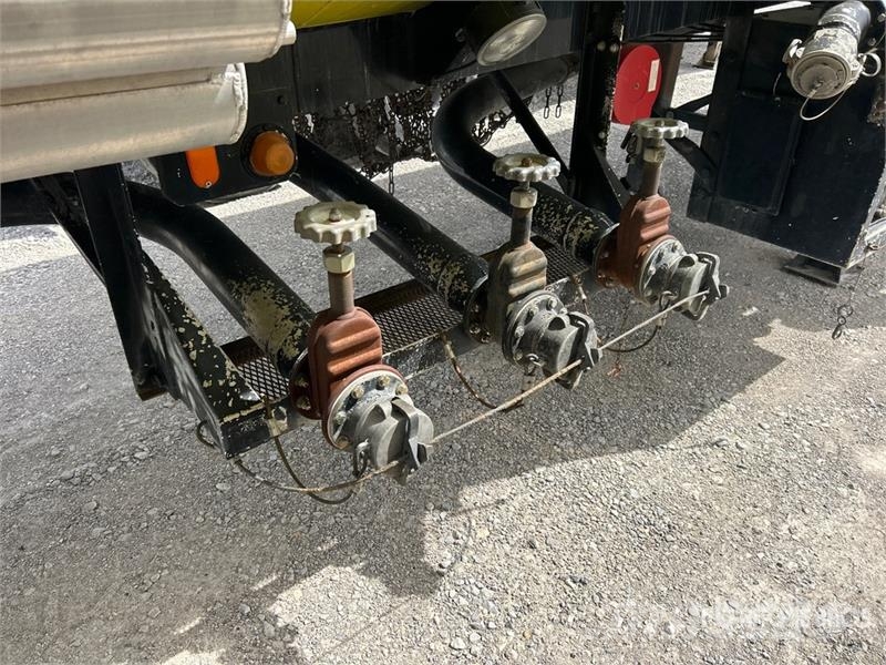 Heil 8000 gal T/A Tanker Trailer Autocisternas