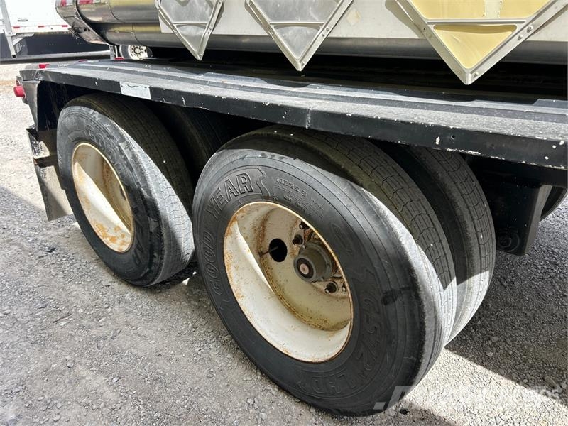 Heil 8000 gal T/A Tanker Trailer Autocisternas
