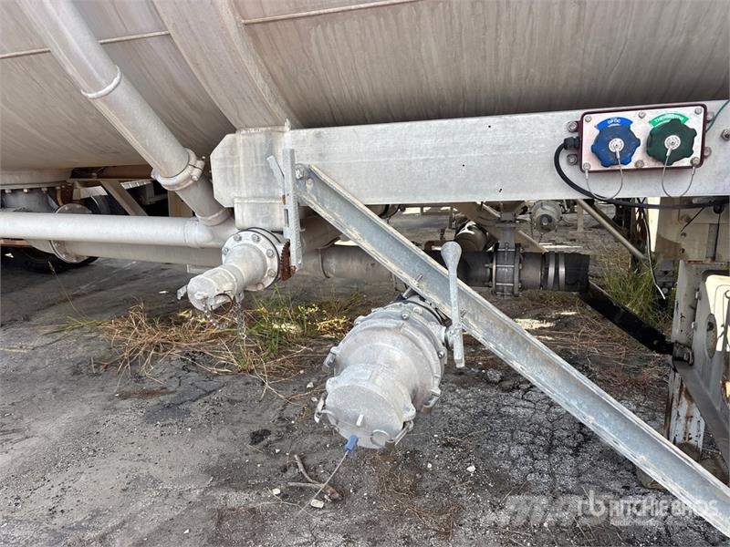 Heil 8400 gal T/A Tanker Trailer Cisterna