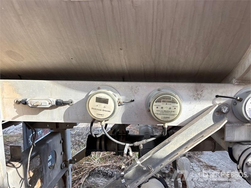 Heil 8400 gal T/A Tanker Trailer Cisterna