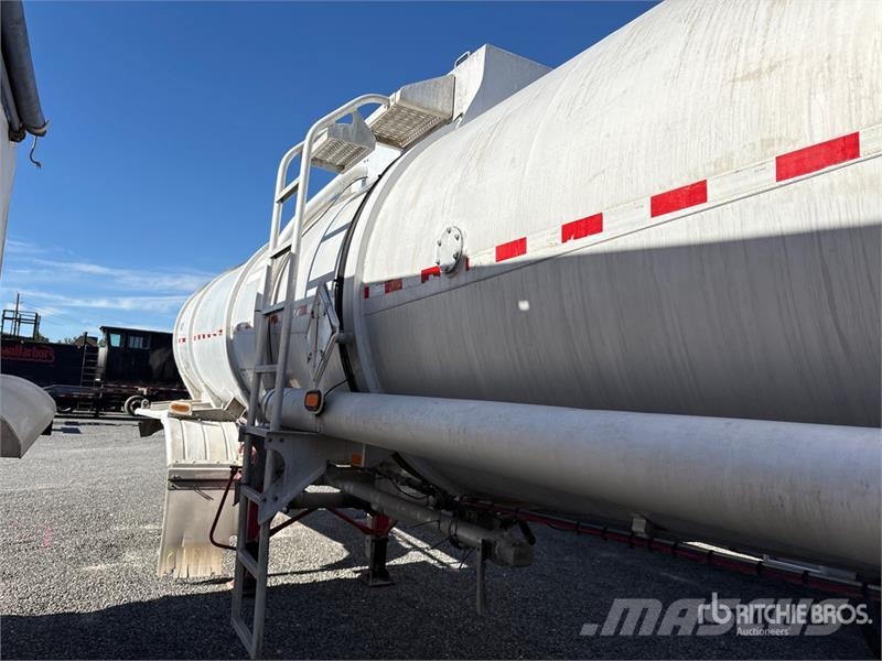 Heil 8400 gal T/A Tanker Trailer Tanksläp