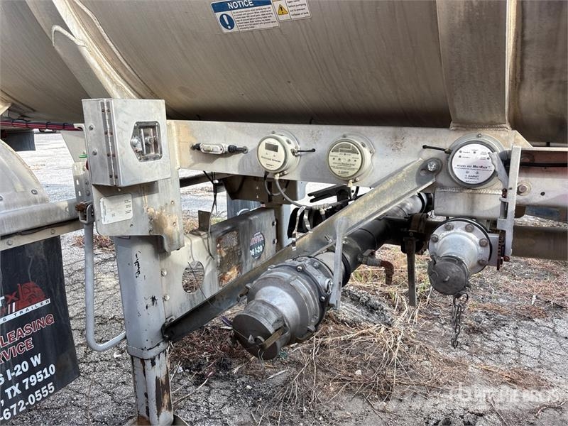 Heil 8400 gal T/A Tanker Trailer Cisterna