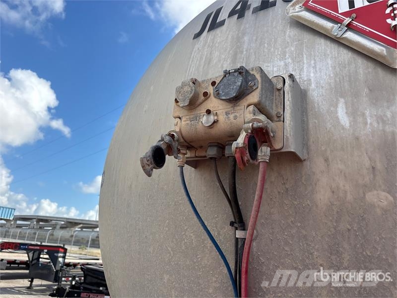 Heil 8400 gal T/A Tanker Trailer Cisterna