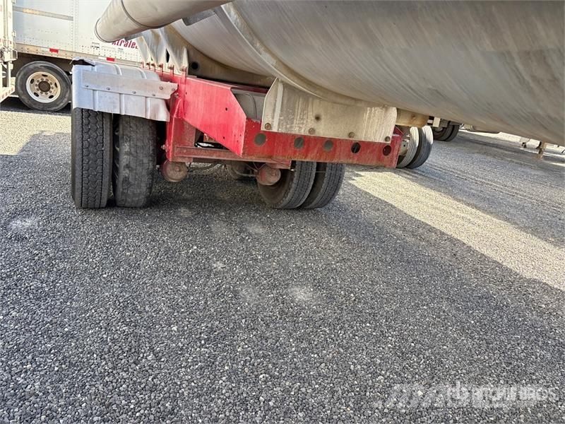 Heil 8400 gal T/A Tanker Trailer Tanksläp
