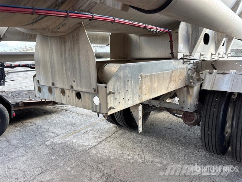 Heil 8400 gal T/A Tanker Trailer Cisterna