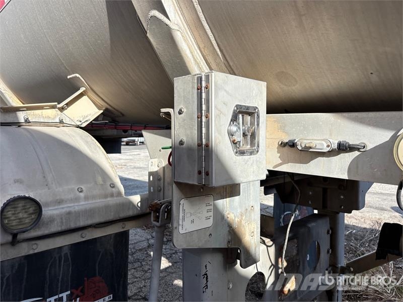 Heil 8400 gal T/A Tanker Trailer Cisterna