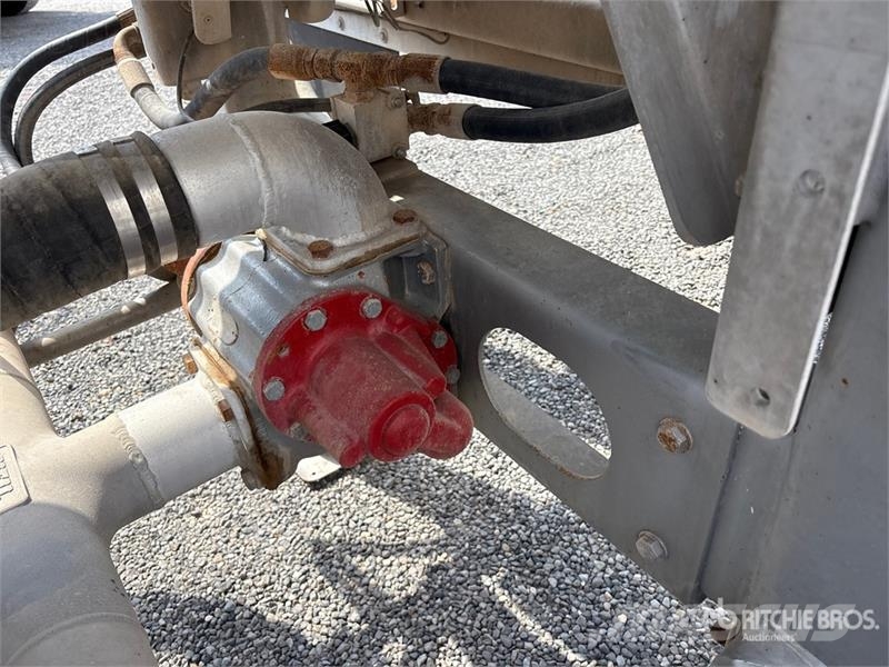 Heil MC407 8400 gal T/A Tanker Trailer Tanker trailers