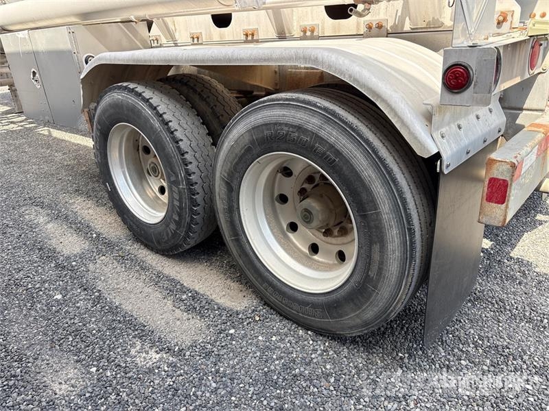 Heil MC407 8400 gal T/A Tanker Trailer Tanker trailers