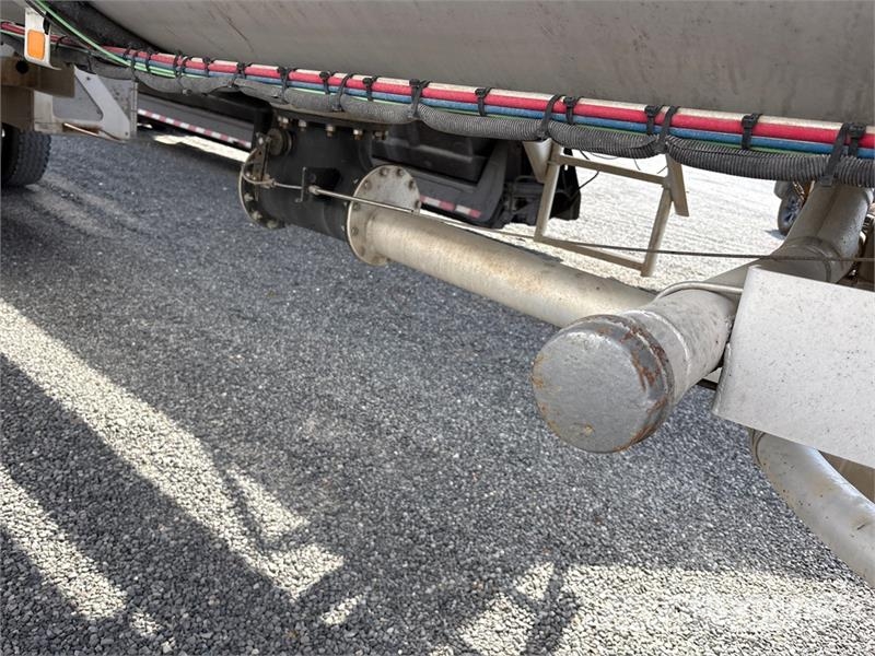 Heil MC407 8400 gal T/A Tanker Trailer Tanker trailers