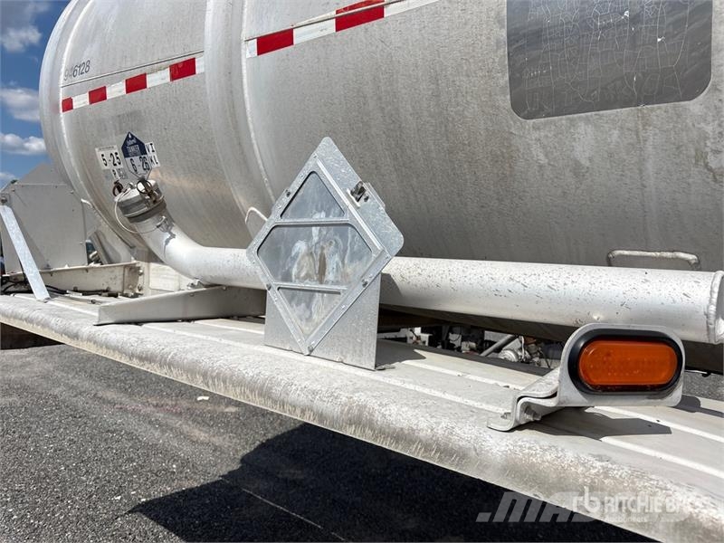 Heil MC407 8400 gal T/A Tanker Trailer Tanker trailers