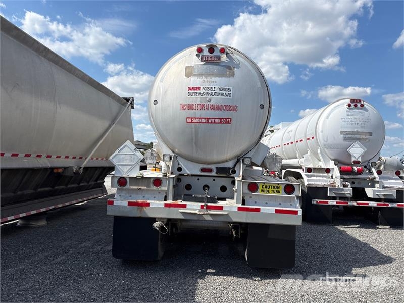 Heil MC407 8400 gal T/A Tanker Trailer Tanker trailers