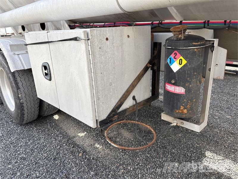 Heil MC407 8400 gal T/A Tanker Trailer Tanker trailers