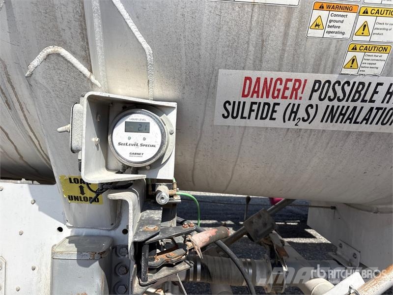 Heil MC407 8400 gal T/A Tanker Trailer Tanker trailers