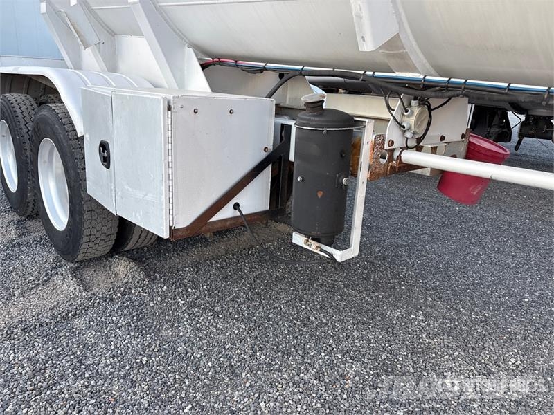 Heil MC407 8400 gal T/A Tanker Trailer Tankerler