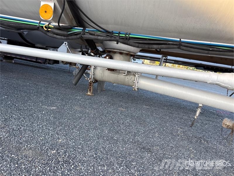 Heil MC407 8400 gal T/A Tanker Trailer Tankerler