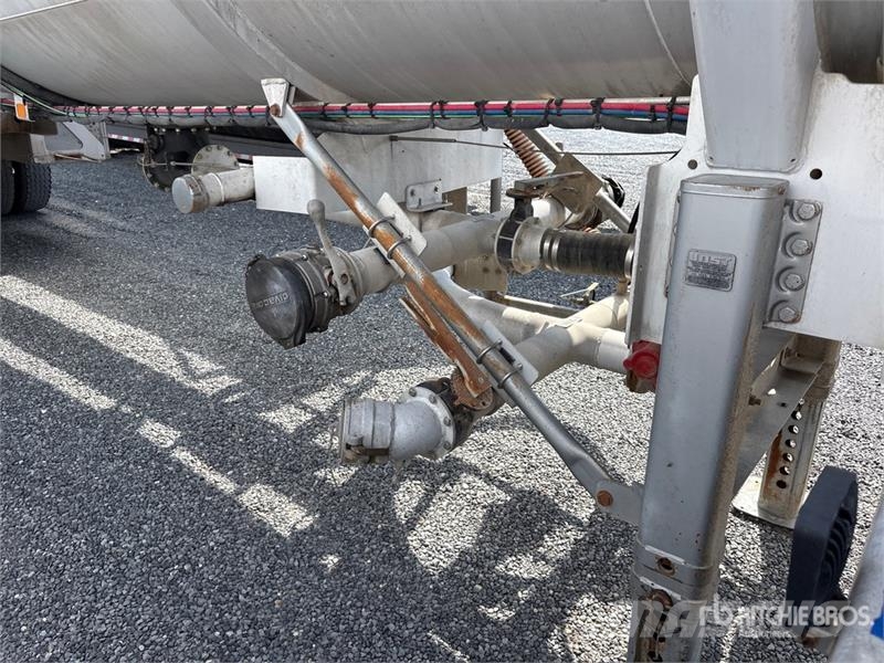 Heil MC407 8400 gal T/A Tanker Trailer Tanker trailers