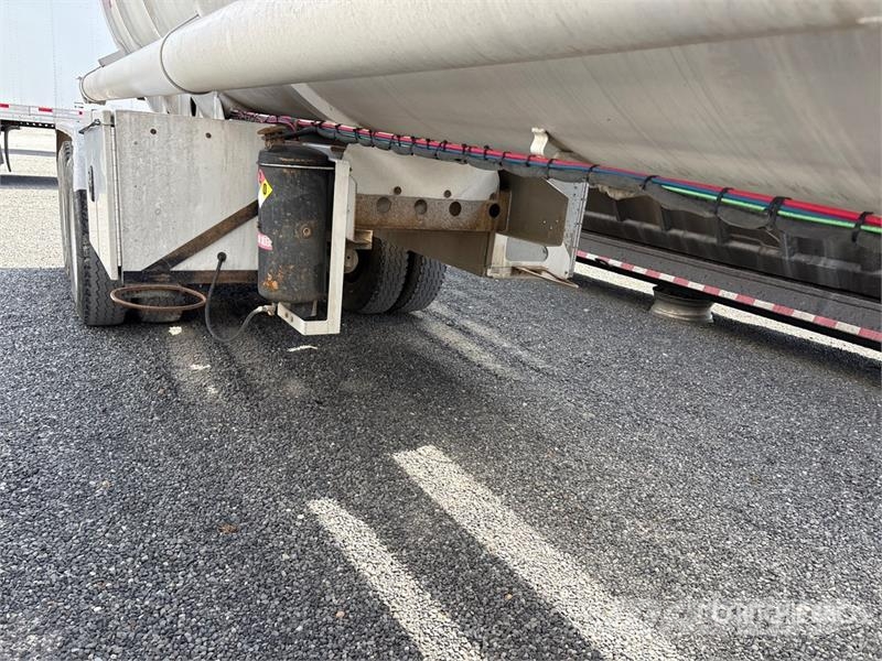 Heil MC407 8400 gal T/A Tanker Trailer Tanker trailers