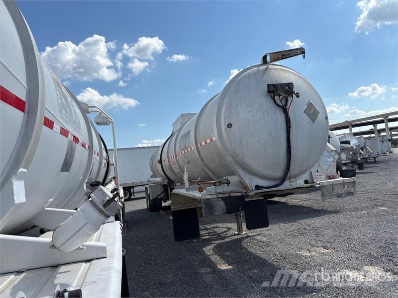 Heil MC407 8400 gal T/A Tanker Trailer Tanker trailers