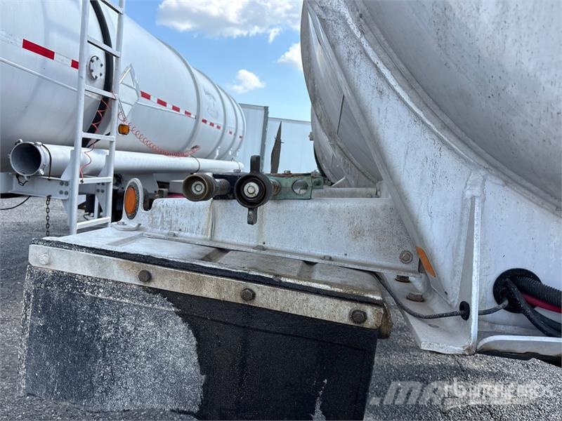 Heil MC407 8400 gal T/A Tanker Trailer Tanker trailers