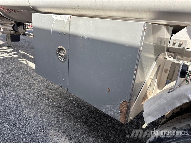 Heil MC407 8400 gal T/A Tanker Trailer Tanker trailers