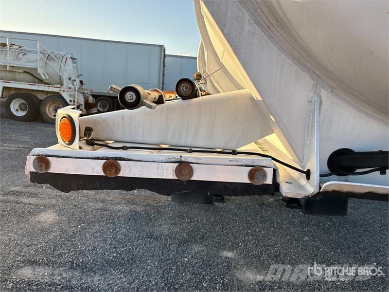 Heil MC407 8400 gal T/A Tanker Trailer Tankerler