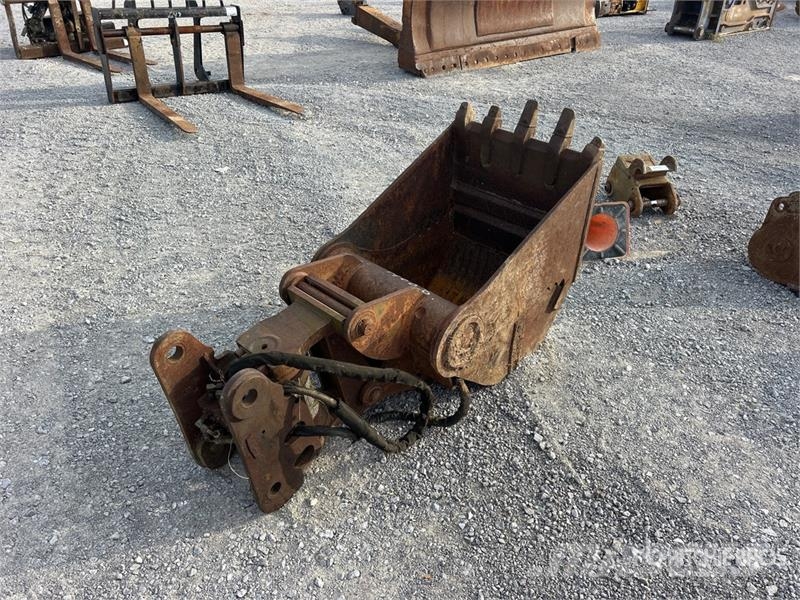 Helac 24 in Digging Bucket バケット