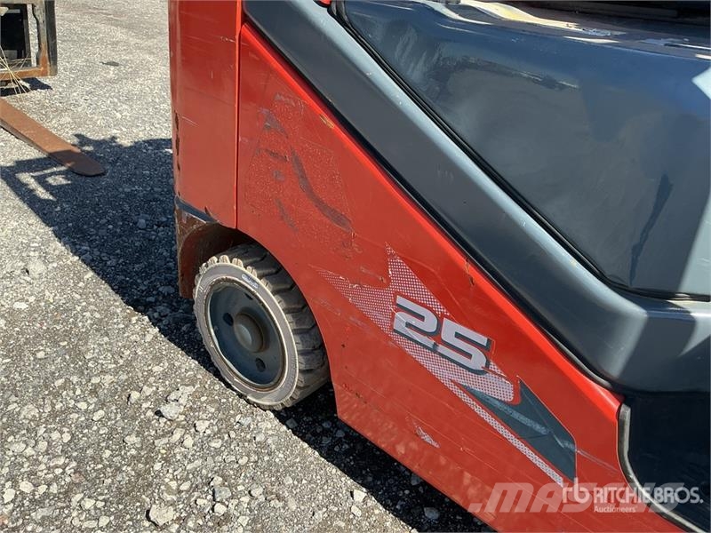 Heli CPYD25C-M1H 4520 lb Cushion Tire Forklift شاحنات ذات رافعات شوكية - أخرى
