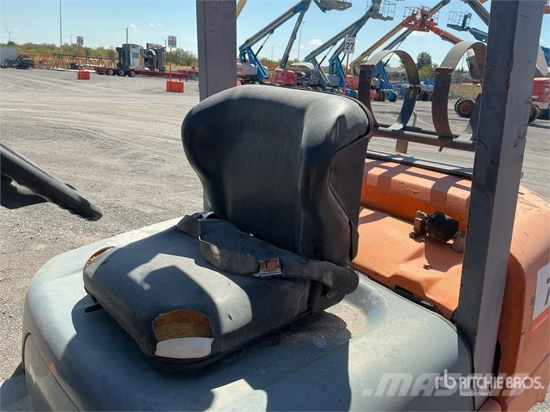 Heli CPYD35-TY 6000 lb Pneumatic Tire Forklift شاحنات ذات رافعات شوكية - أخرى