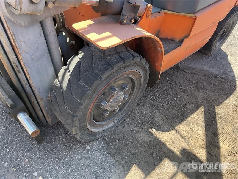 Heli CPYD35-TY 6000 lb Pneumatic Tire Forklift شاحنات ذات رافعات شوكية - أخرى