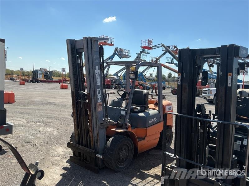 Heli CPYD35-TY 6000 lb Pneumatic Tire Forklift شاحنات ذات رافعات شوكية - أخرى