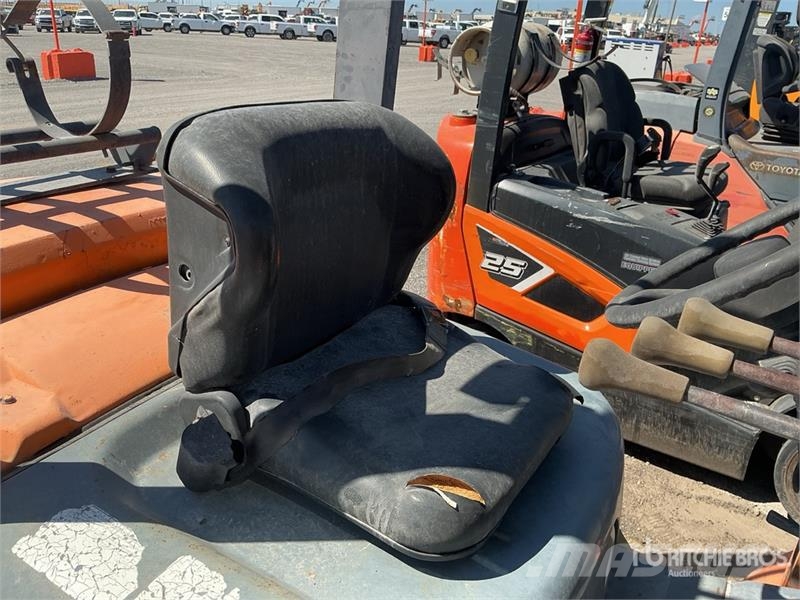 Heli CPYD35-TY 6000 lb Pneumatic Tire Forklift شاحنات ذات رافعات شوكية - أخرى