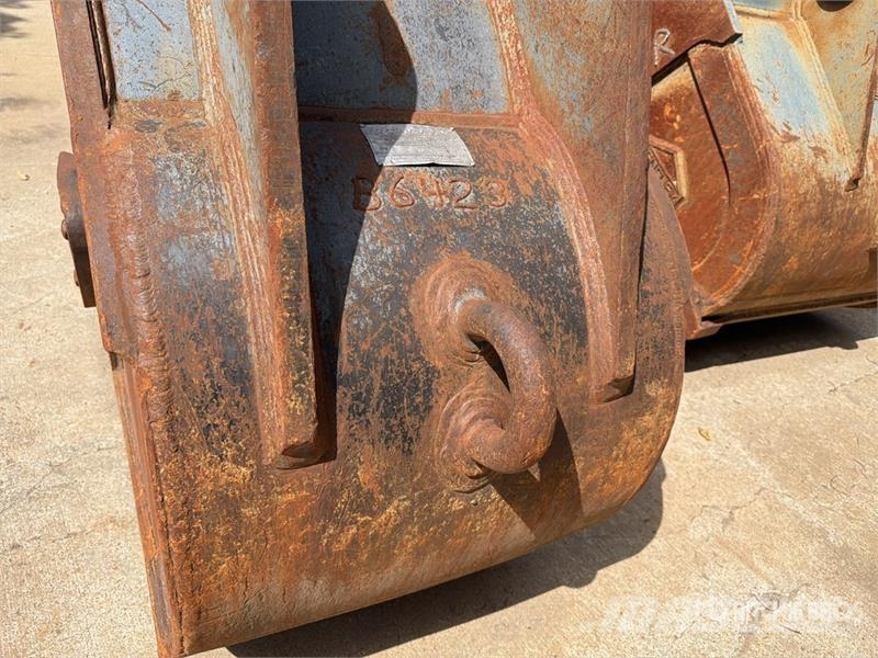 Hendrix 34 in Digging Excavator Bucket - Fits Komatsu PC22 Ковши