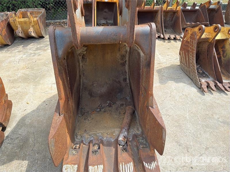 Hendrix 34 in Digging Excavator Bucket - Fits Komatsu PC22 Ковши