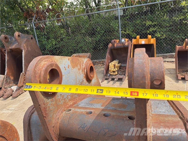 Hendrix 34 in Digging Excavator Bucket - Fits Komatsu PC22 Ковши