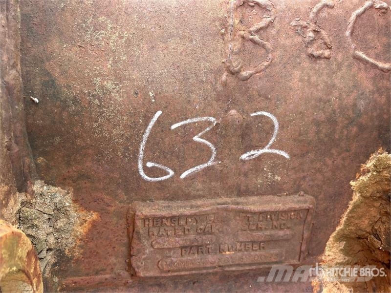 Hensley 27 in Digging Excavator Bucket - Fits Cat 323 Kaušai