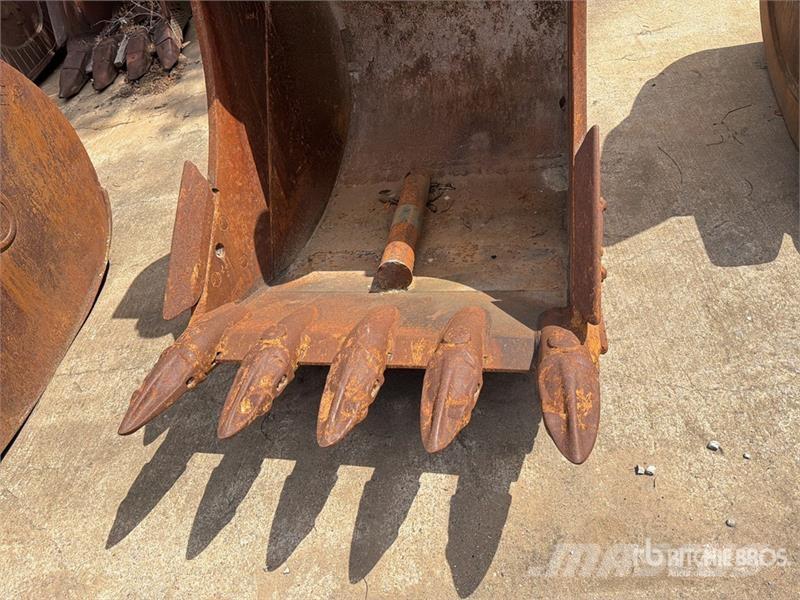 Hensley 43 in Digging Excavator Bucket - Fits Komatsu PC22 Baldes