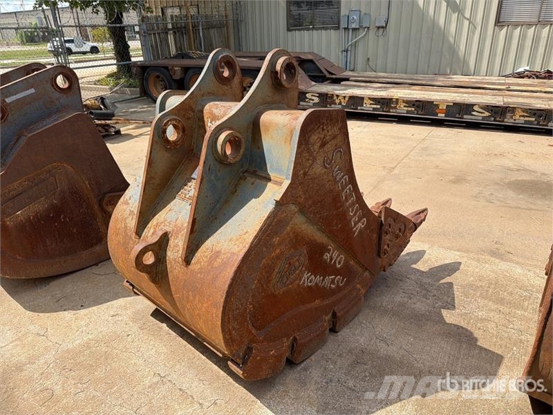 Hensley 43 in Digging Excavator Bucket - Fits Komatsu PC22 Baldes